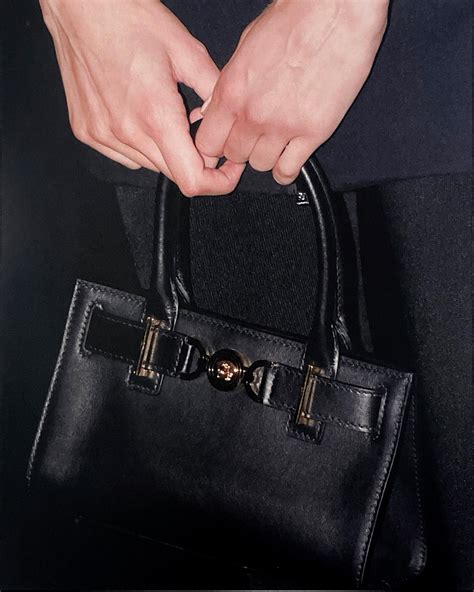 pubblicita versace borsa|Versace: la borsa Medusa ’95 Tote ha conquistato le celeb .